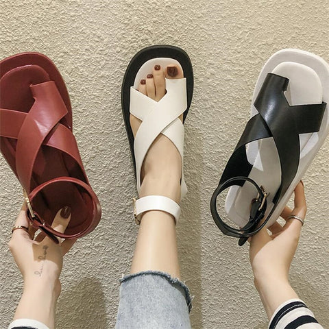 COOTELILI Women Summer Sandals Beach Sandals Fashion Flats Shoes 2020 New Sandal Non-slip Flat Sandals Buckle Black And White